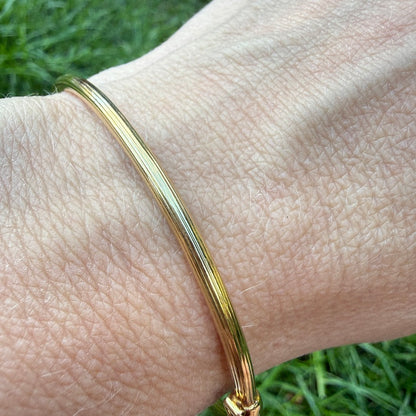 7.5" Italian Solid 14K Yellow Gold Grooved Hinged Oval Bangle Bracelet, 2.8mm, 4.16g