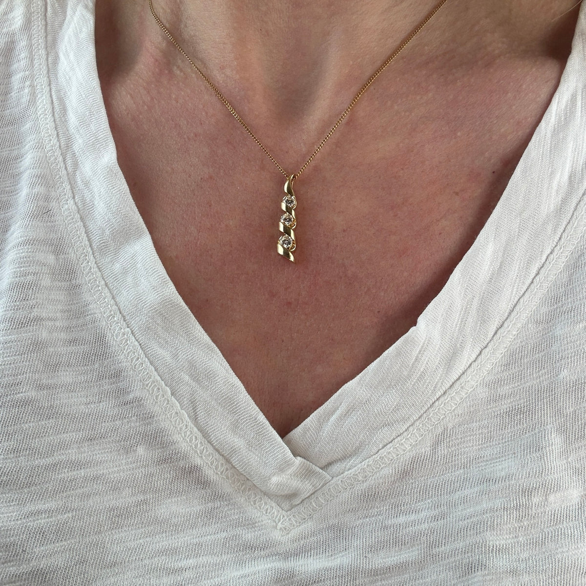 Estate Solid 14K Yellow Gold .625 ct. Diamond Sculptural Design Pendant, 3.89 g