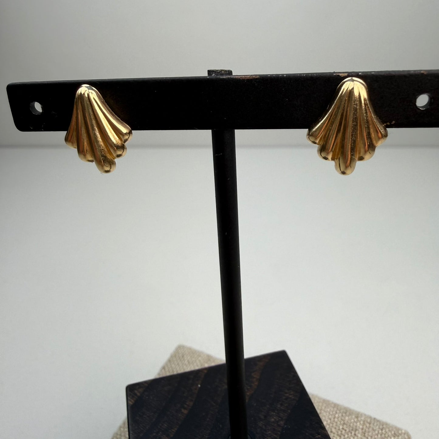 Estate 14k Solid Yellow Gold Scalloped Stud Earrings, .73g