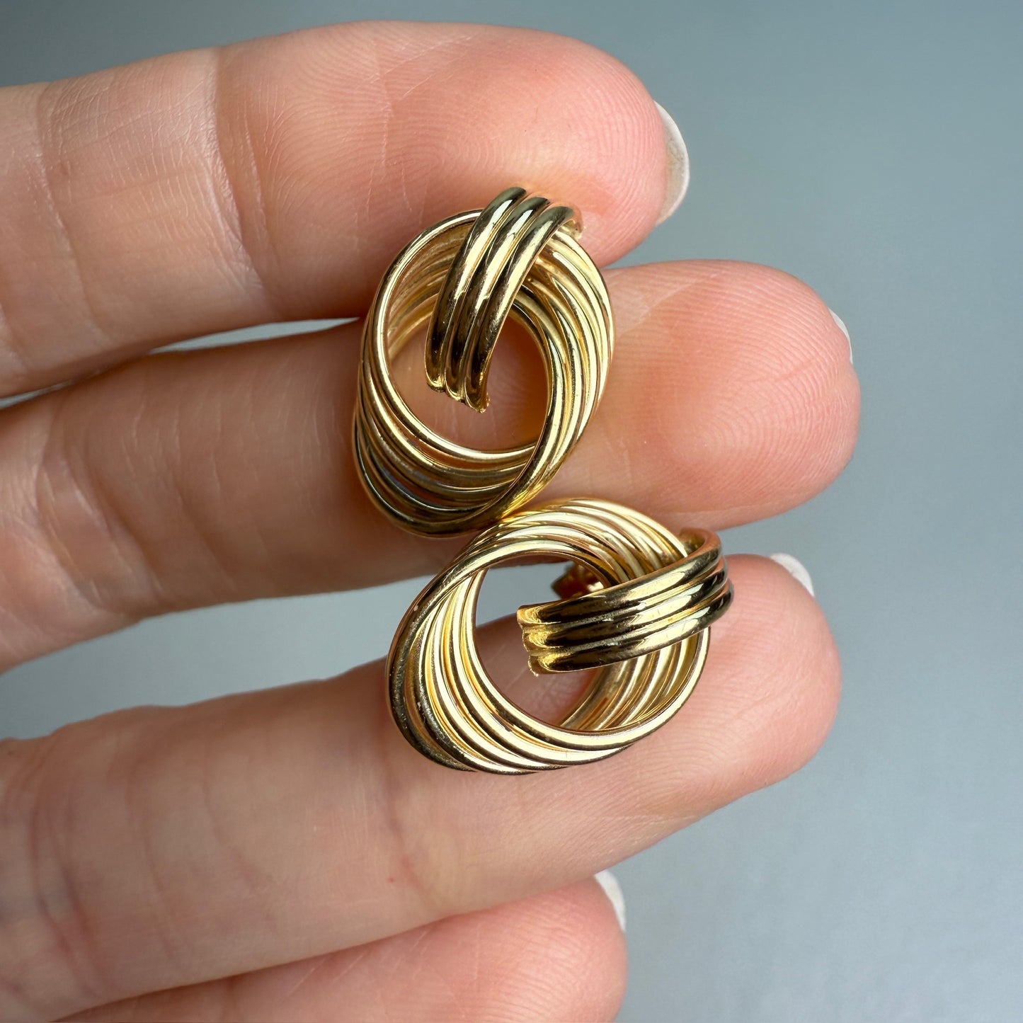 14K Solid Yellow Gold Interlocking Circle Post Earrings, 2 g