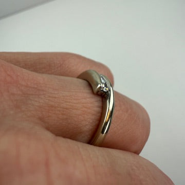 10K Solid White Gold Graduated Diamond Ring Size 8.75