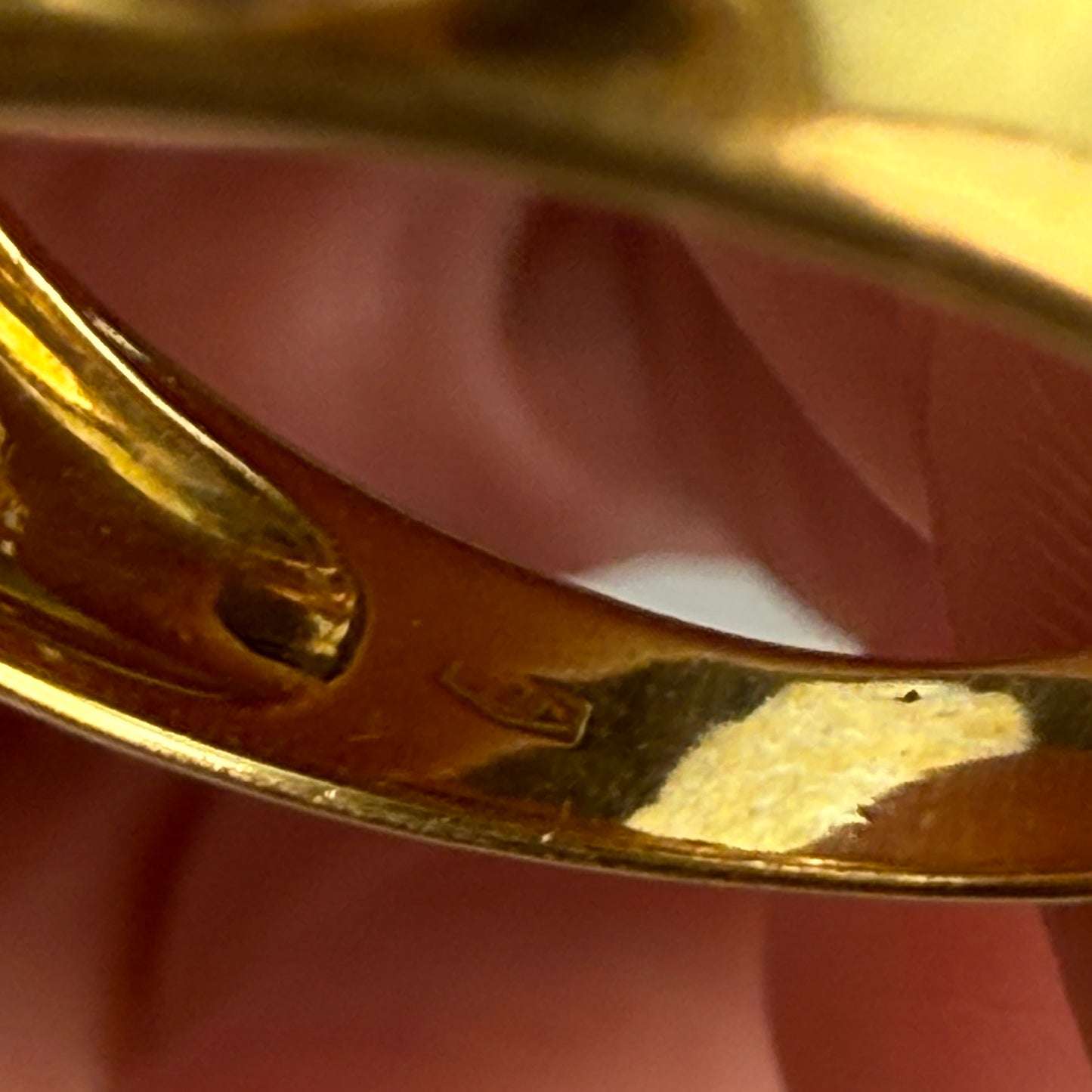 Solid 18k Fluted Yellow Gold Ring with Diamonds, Size 6
