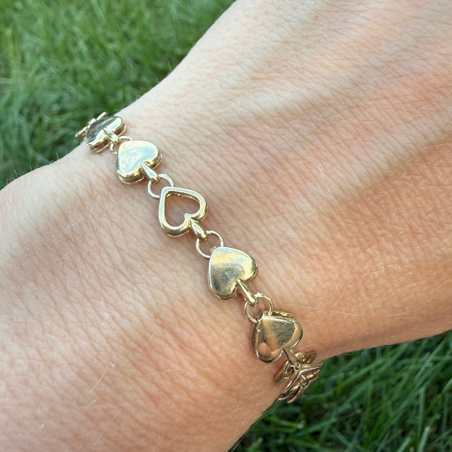7.25" Italian Solid 9K Alternating Open and Closed Heart Bracelet, 8.23 g