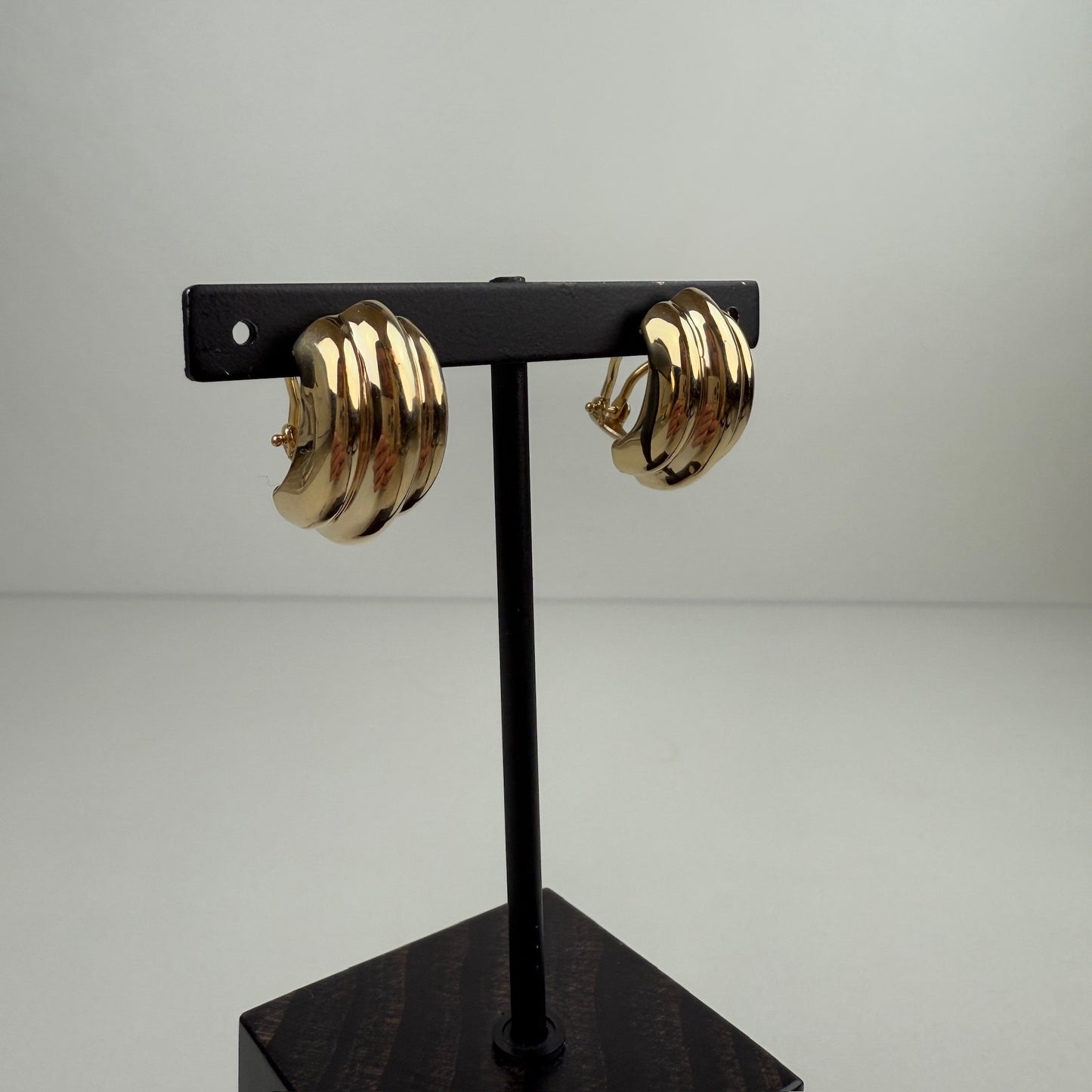 14K Solid Yellow Gold Omega Back Classic Ribbed Half-Hoop Earrings, 5.16 g