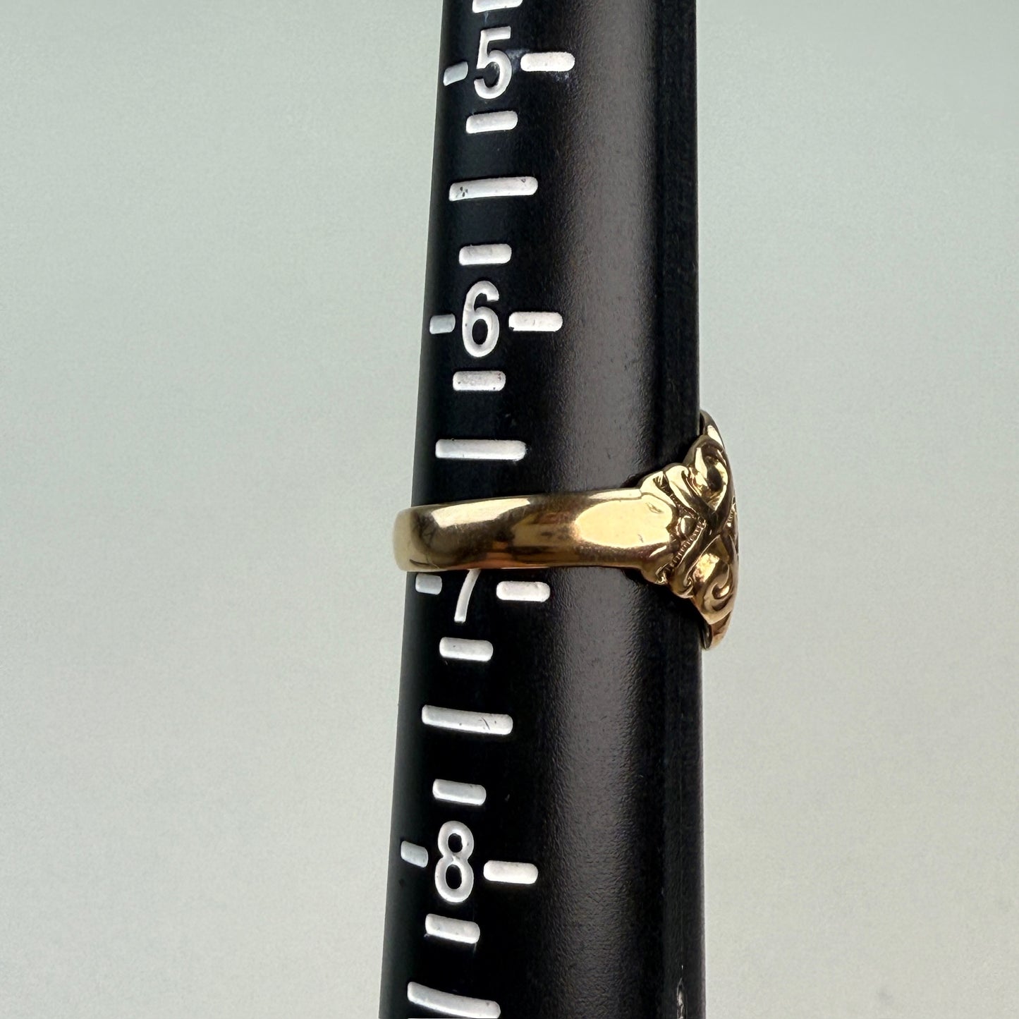 Vintage Solid 10K Yellow Gold Classic Signet Ring with Detailed Shoulders, Size 6.75