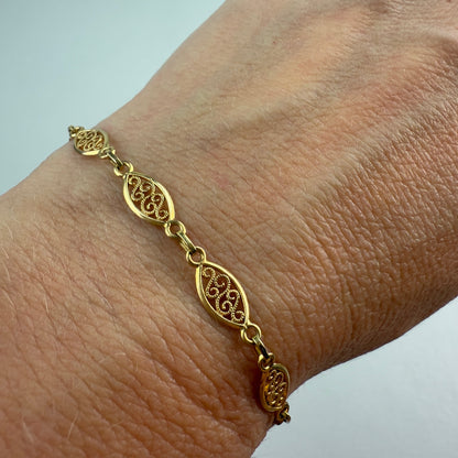 7" Vintage Solid 14K Yellow Gold Italian Oval Filigree Bracelet with Etched Clasp, 4 g