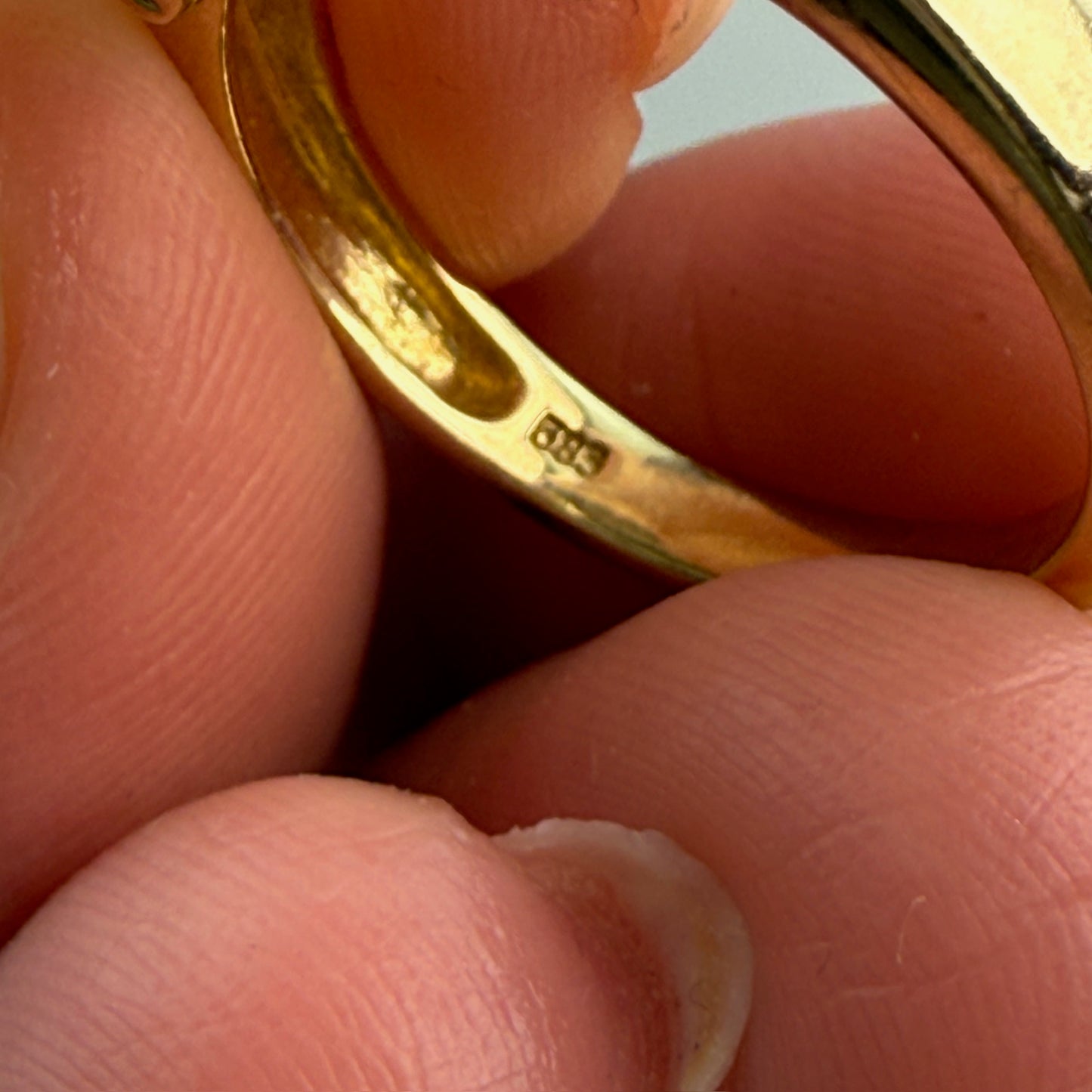 14K Solid Yellow Gold Estate 14K Yellow Gold Faceted East West Citrine Ring, Size 6.75