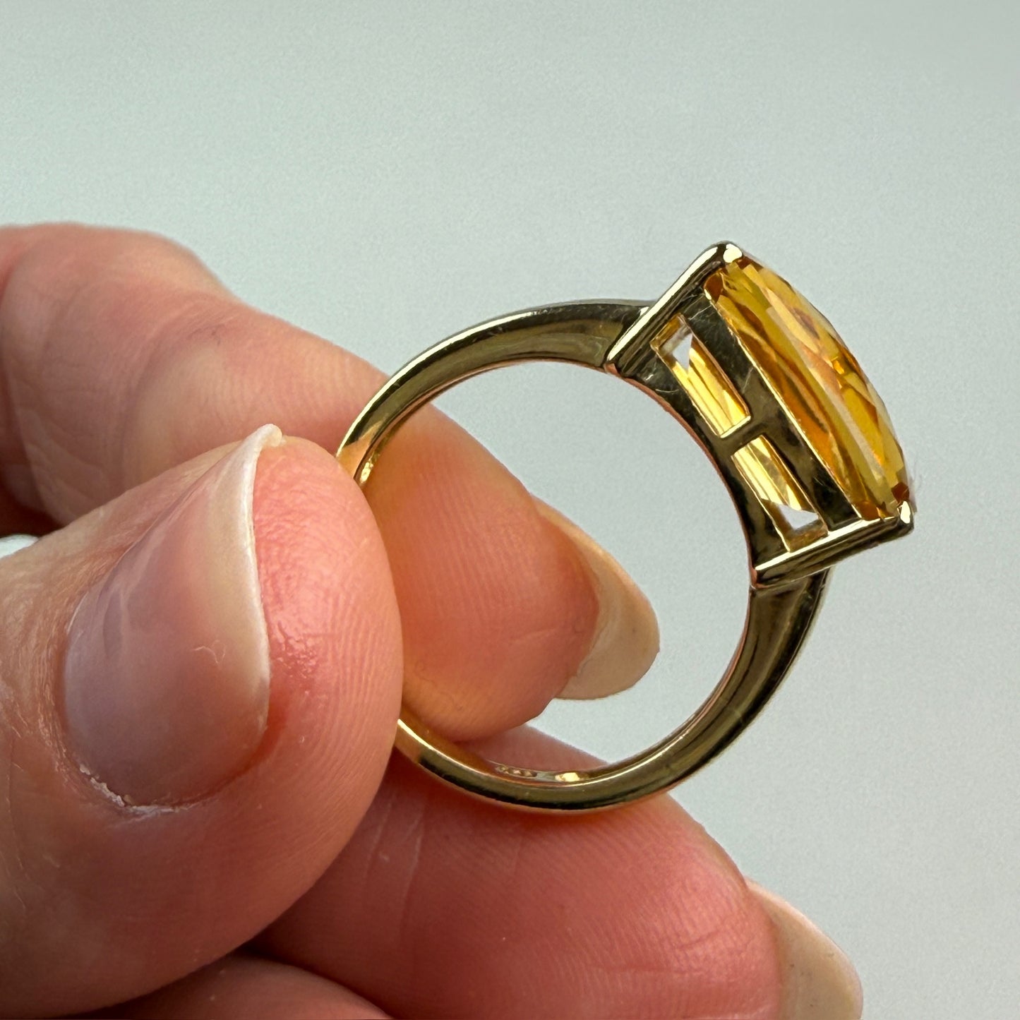 14K Solid Yellow Gold Estate 14K Yellow Gold Faceted East West Citrine Ring, Size 6.75