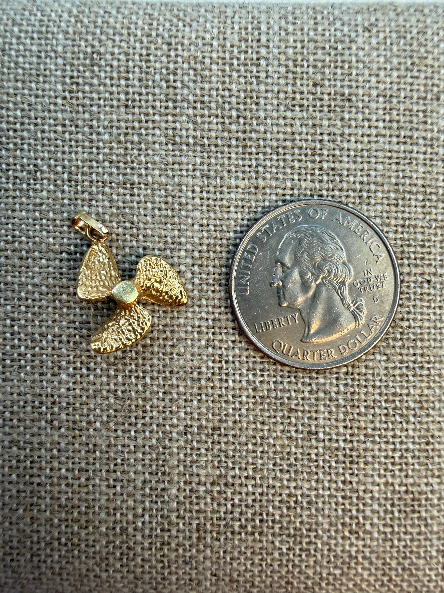 Solid 14K Yellow Gold 3D Boat Propeller with Diamond – 1.91g