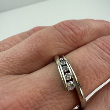 10K Solid White Gold Graduated Diamond Ring Size 8.75