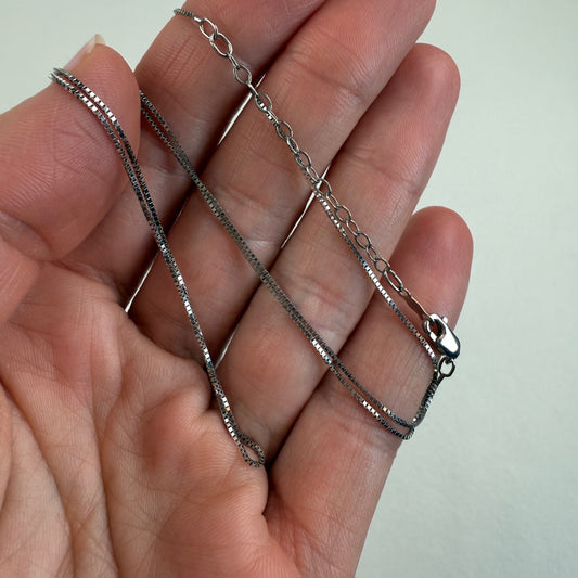 Versatile 18-19.5" Italian 14K White Gold Box Chain 1.9 g