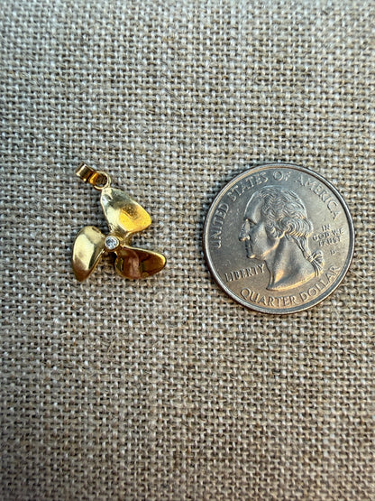 Solid 14K Yellow Gold 3D Boat Propeller with Diamond – 1.91g
