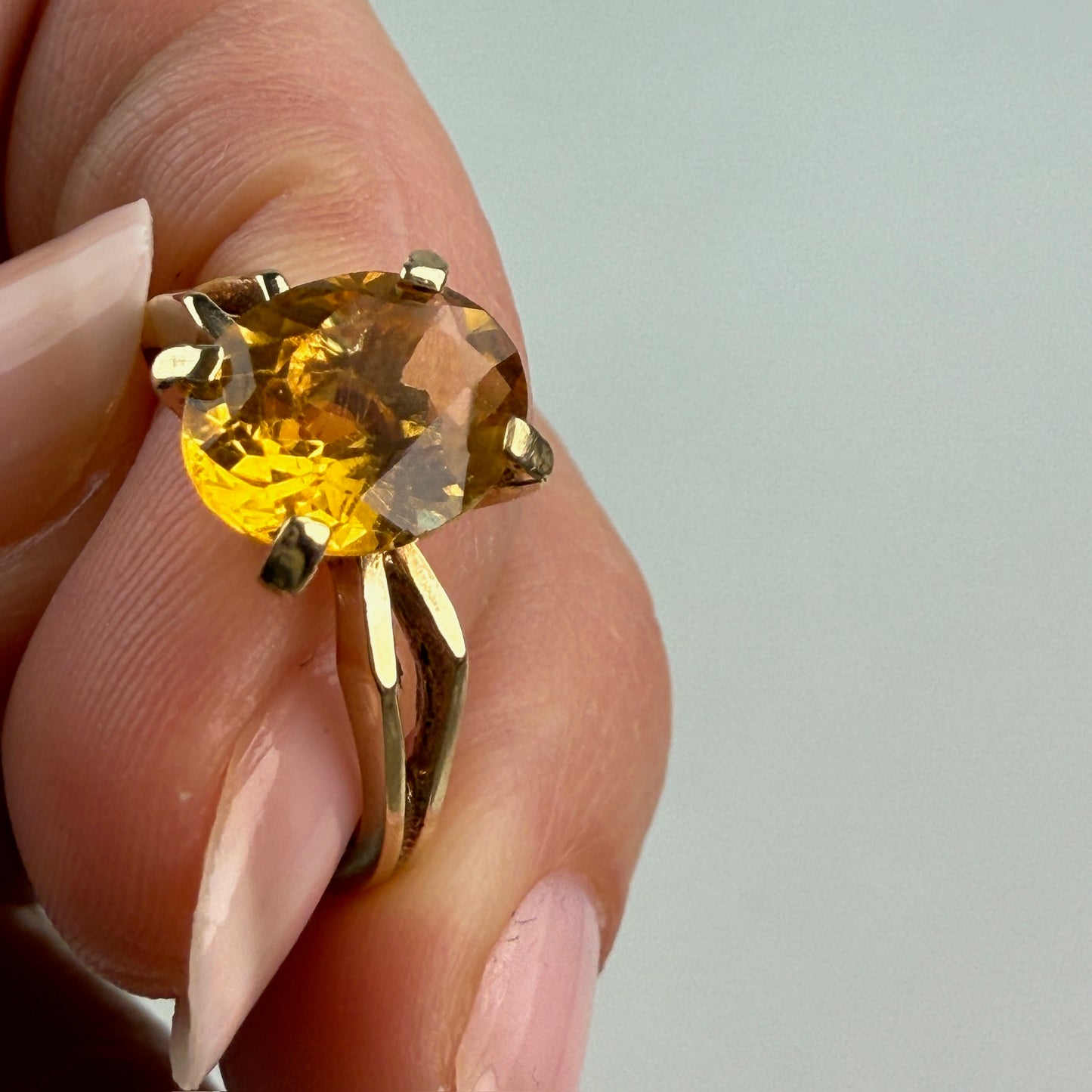 10K Solid Yellow Gold Oval Solitaire Citrine Ring Size 6.75