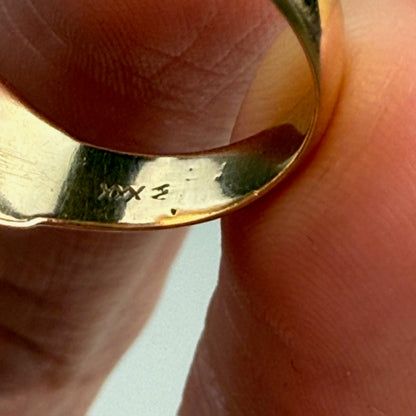 Vintage Solid 10K Yellow Gold Classic Signet Ring with Detailed Shoulders, Size 6.75