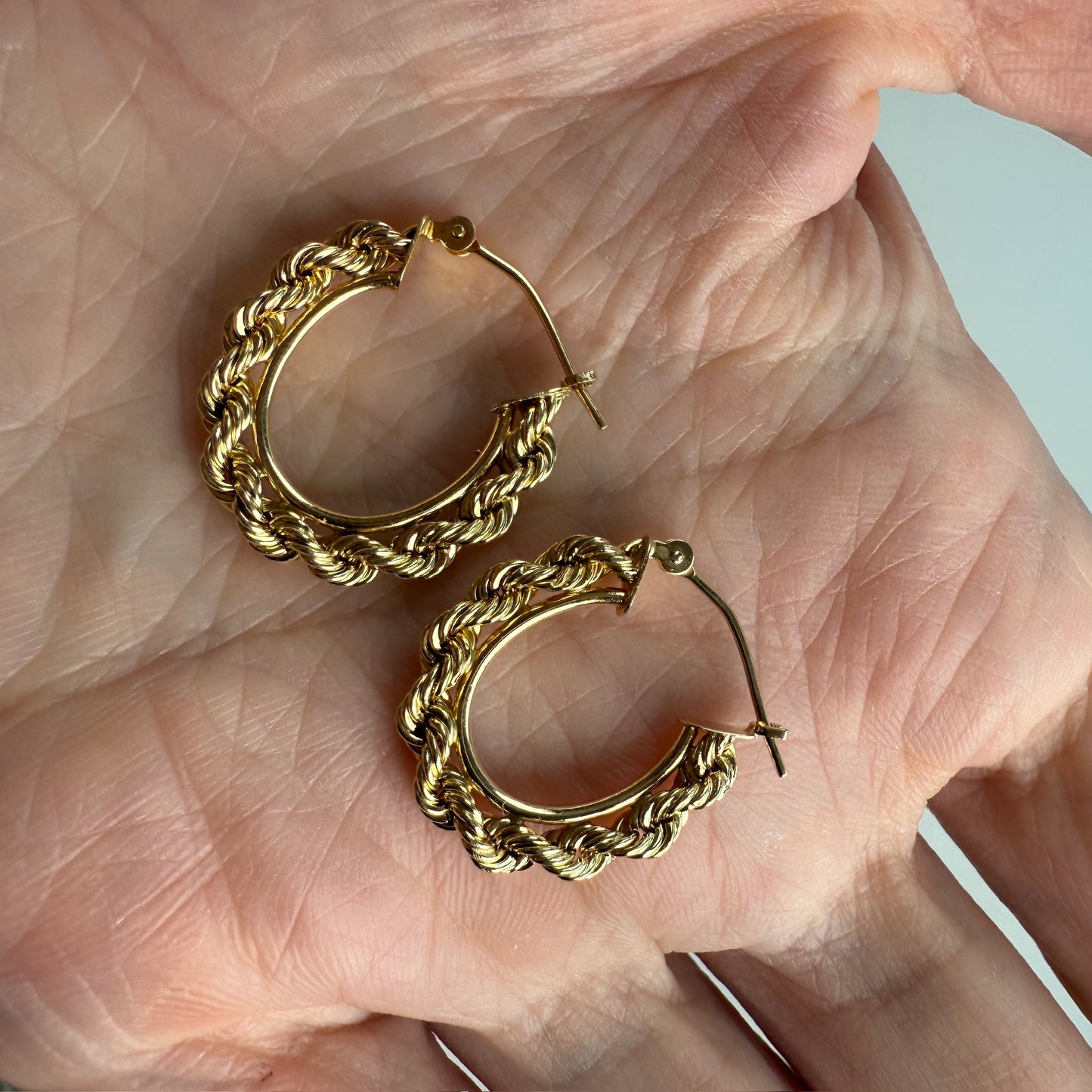 10K Solid Yellow Gold Classic Twisted Rope Hoop Earrings, 1.48g