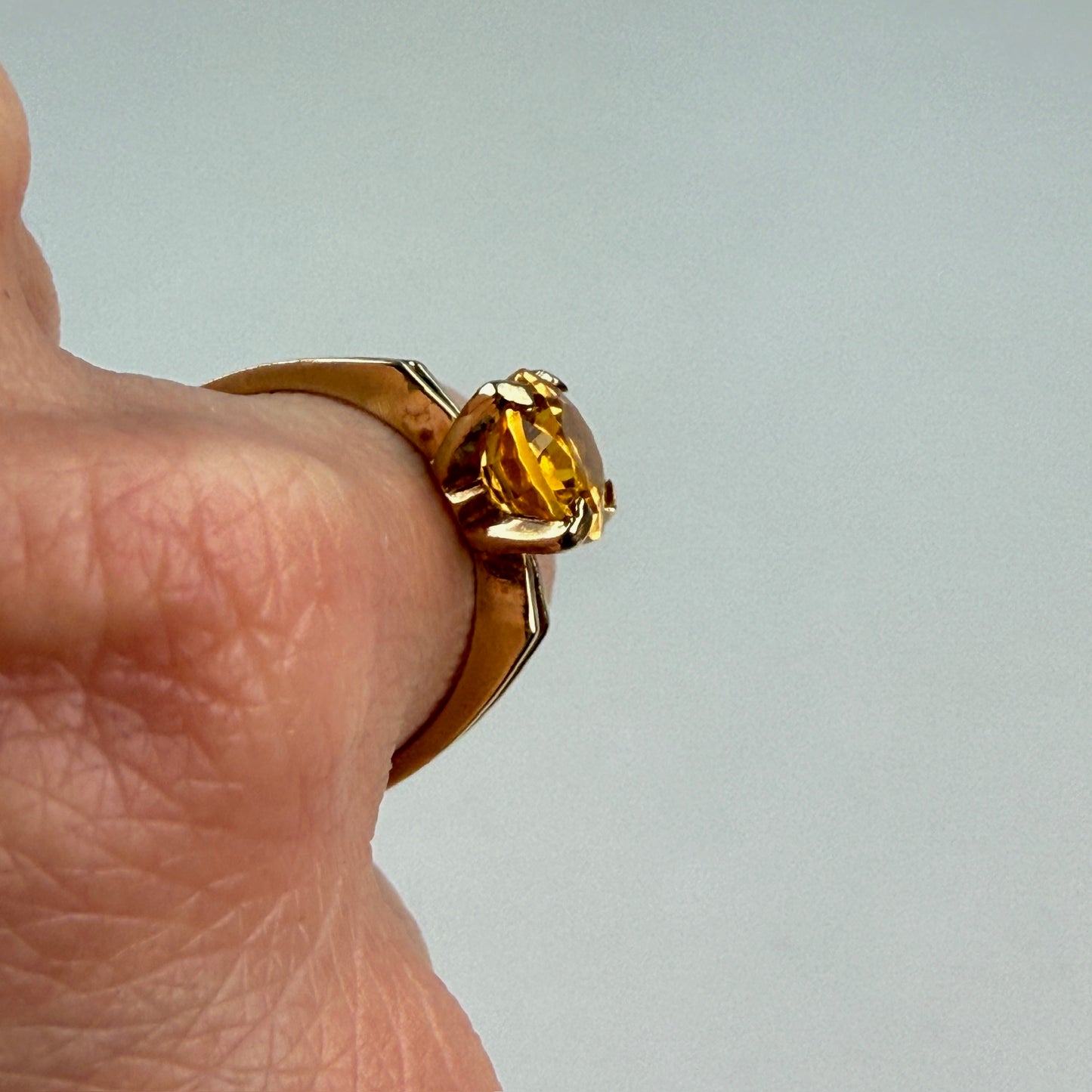 10K Solid Yellow Gold Oval Solitaire Citrine Ring Size 6.75