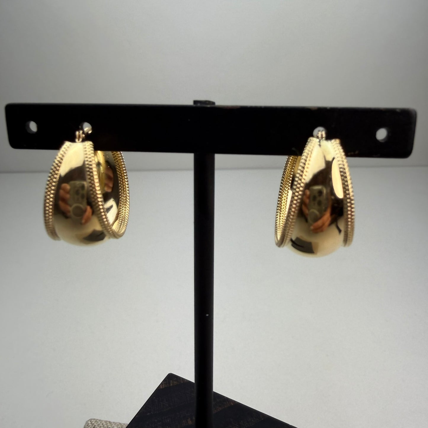 14K Solid Yellow Gold Classic Tapered Milgrain Edged Hoop Earrings 21", 2.63 g