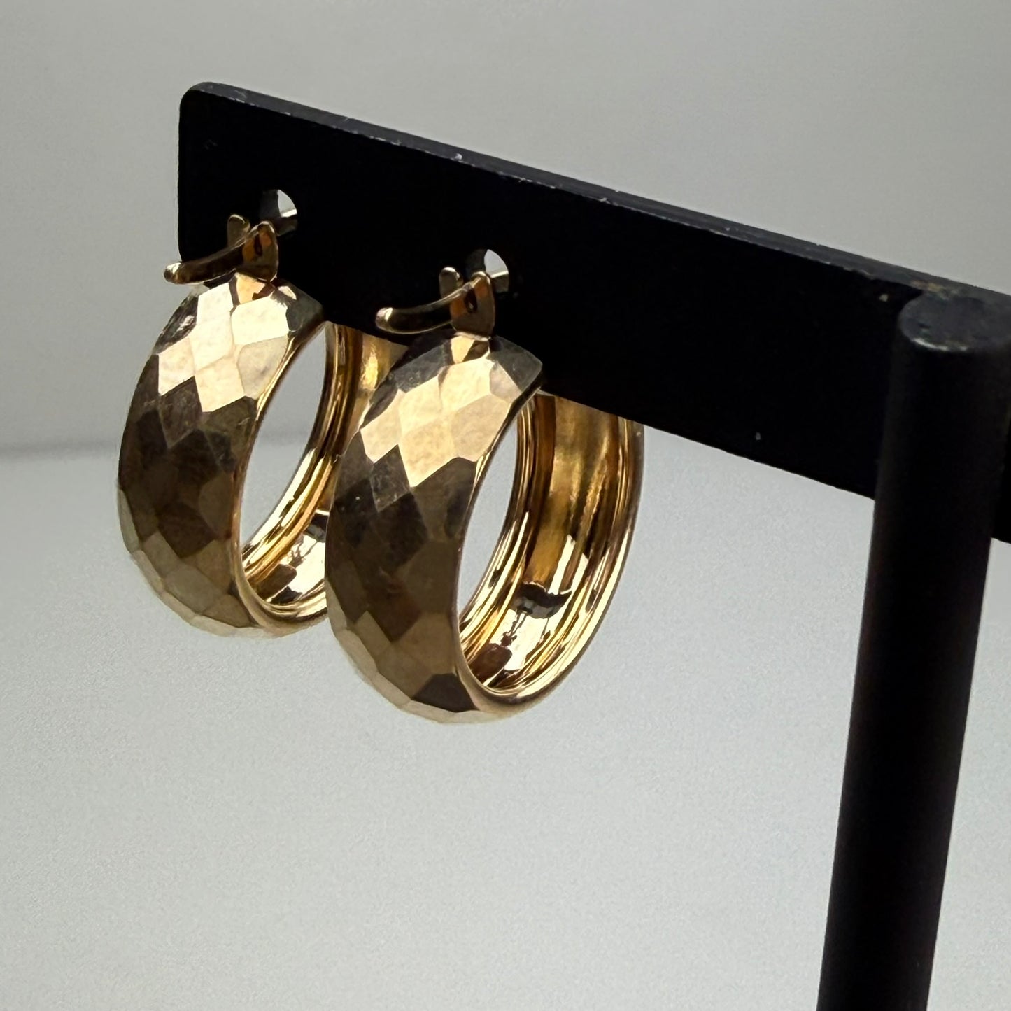14k Solid Yellow Gold Beautifully Faceted Chunky Hoop Earrings, 2.29 g