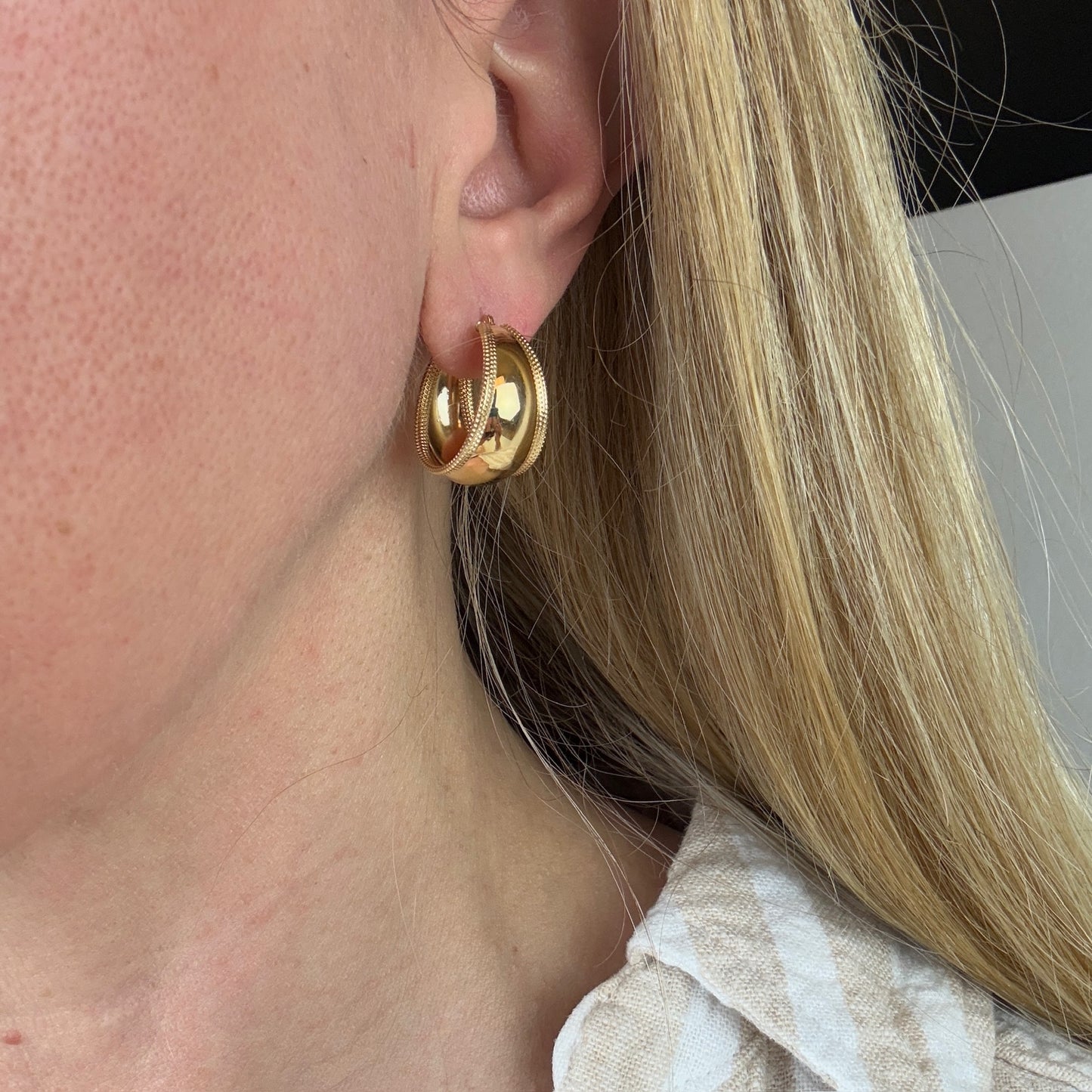 14K Solid Yellow Gold Classic Tapered Milgrain Edged Hoop Earrings 21", 2.63 g