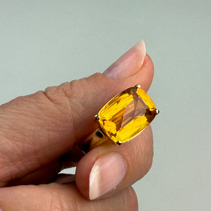 14K Solid Yellow Gold Estate 14K Yellow Gold Faceted East West Citrine Ring, Size 6.75
