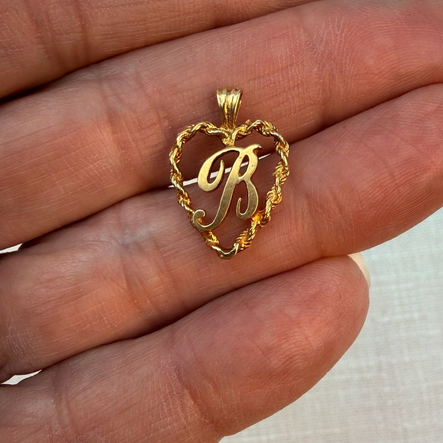 Vintage Solid 14K Yellow Gold Cursive “B” with Rope Heart Outline Pendant,1.08 g