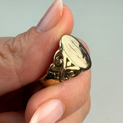 Vintage Solid 10K Yellow Gold Classic Signet Ring with Detailed Shoulders, Size 6.75