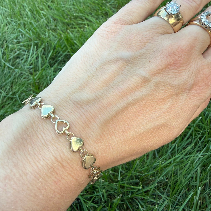 7.25" Italian Solid 9K Alternating Open and Closed Heart Bracelet, 8.23 g
