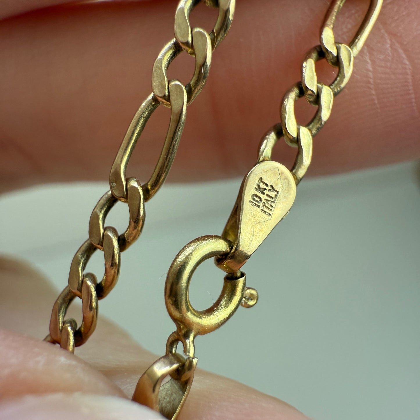 21" Italian Solid 10K Yellow Gold Classic Figaro Chain, 2.78 g