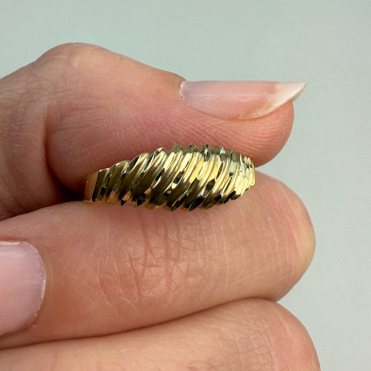 10K Solid Yellow Gold Diamond Cut Shrimp Ring Size 6.75