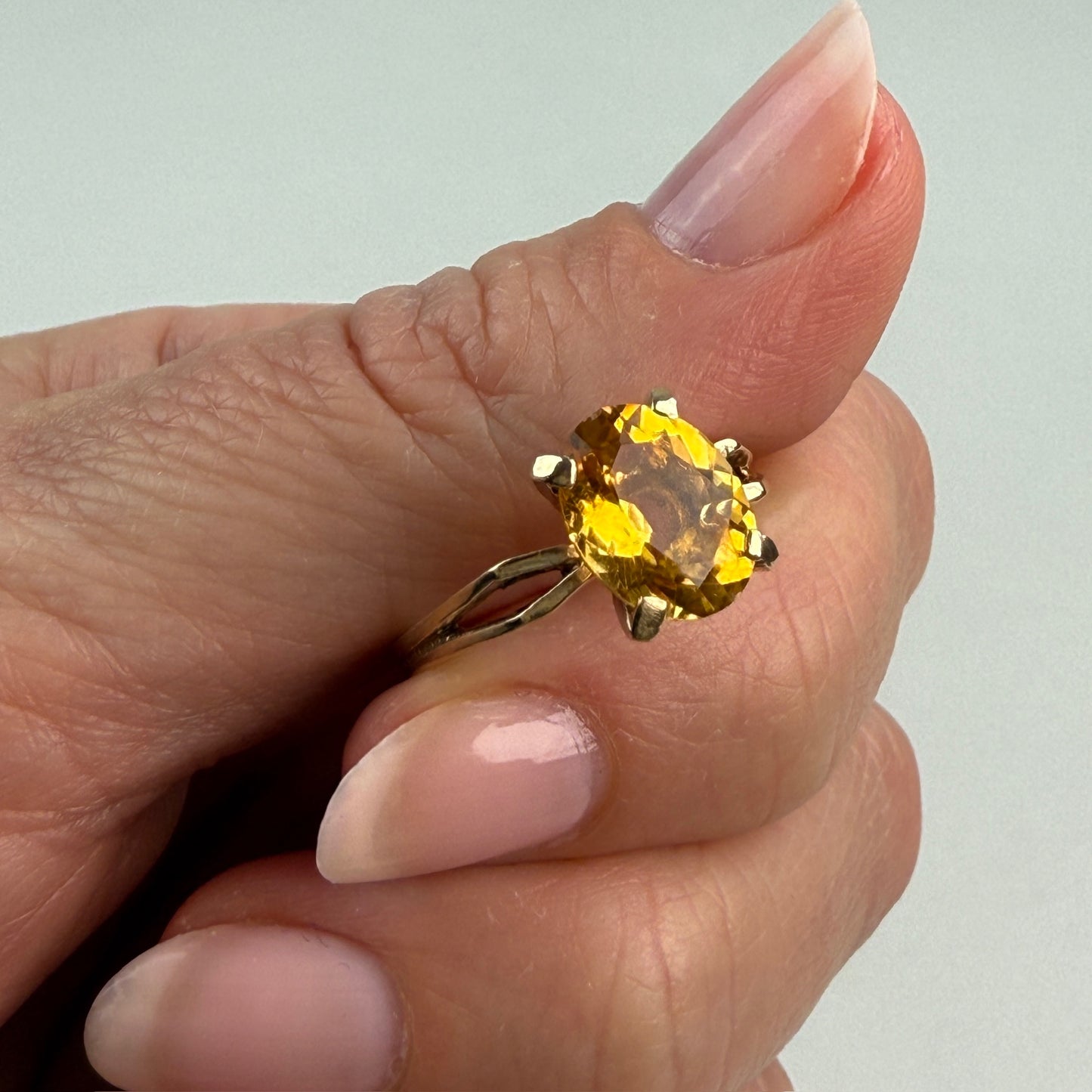 10K Solid Yellow Gold Oval Solitaire Citrine Ring Size 6.75