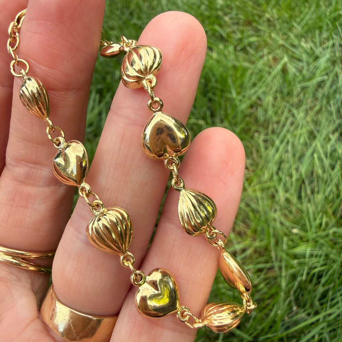 6.5" Solid 10K Yellow Gold Alternating Polished and Ribbed Puff Heart Bracelet, 3.69 g