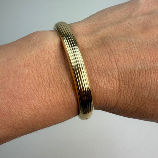 6.75" Grooved Hinged Oval Bangle Bracelet 14K Yellow Gold 8mm 10.4g