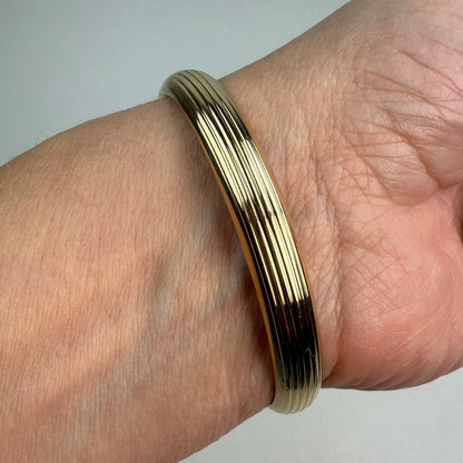 6.75" Grooved Hinged Oval Bangle Bracelet 14K Yellow Gold 8mm 10.4g