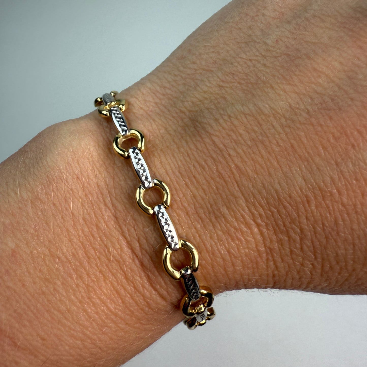 7" Etched Bar and Circle Link 10K Two Tone Gold Bracelet 6.89 mm 4.25g