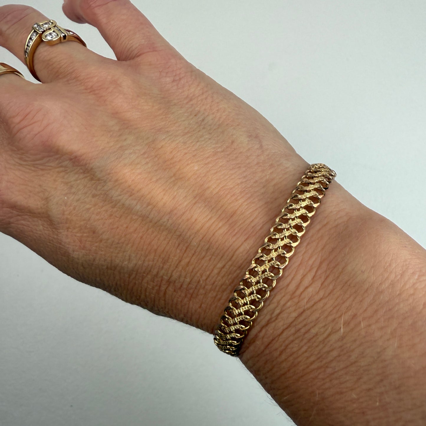 7" Vintage 14K Italian 7.3mm Textured Hollow Curb Bracelet