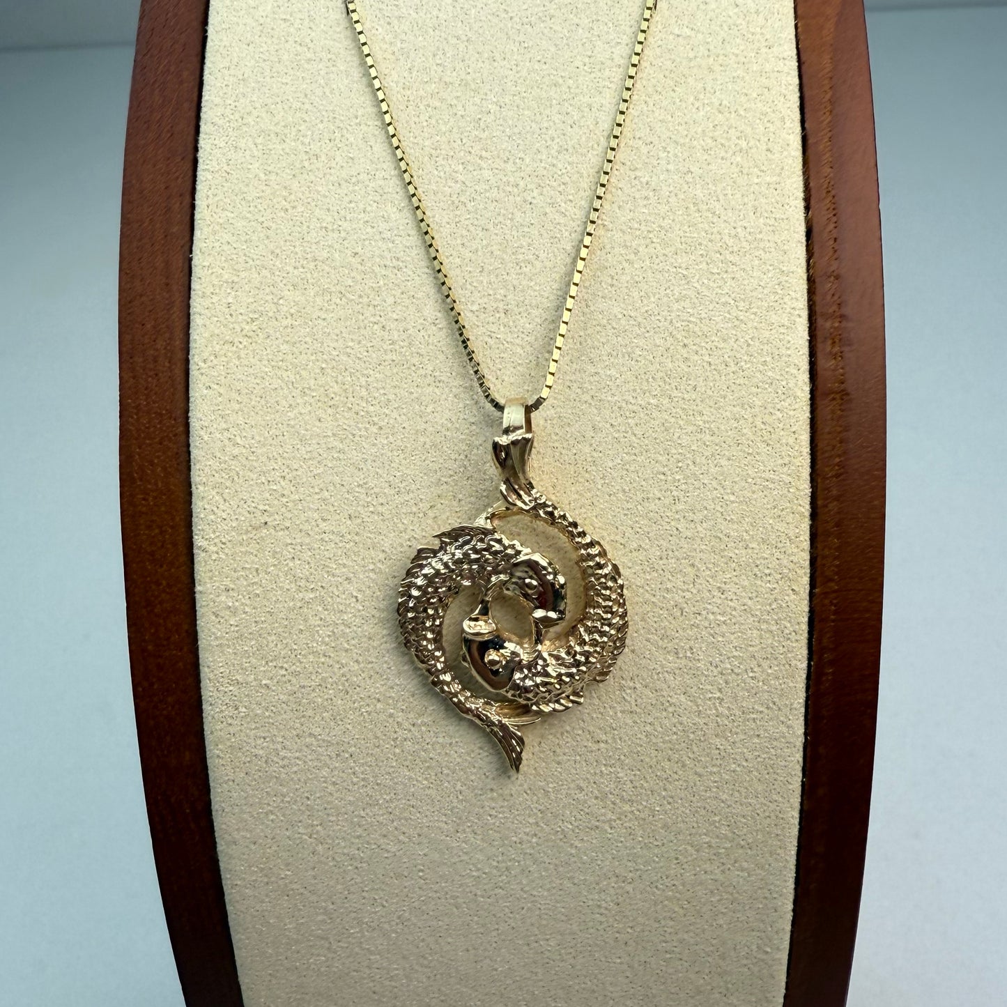 Vintage Detailed Pisces Pendant 14K Yellow Gold. 3.61g