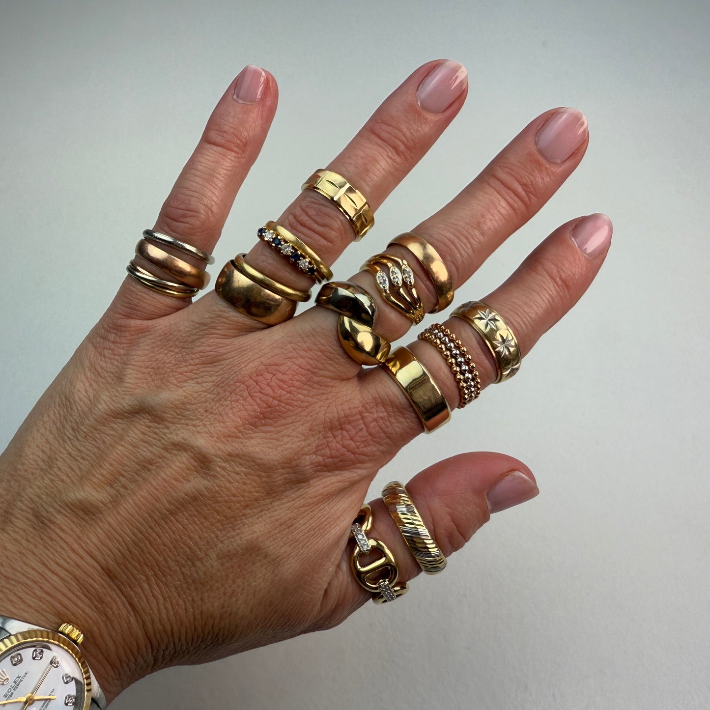 10K Estate Tri-Color beaded stacking rings. 3.19g