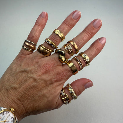 10K Estate Tri-Color beaded stacking rings. 3.19g