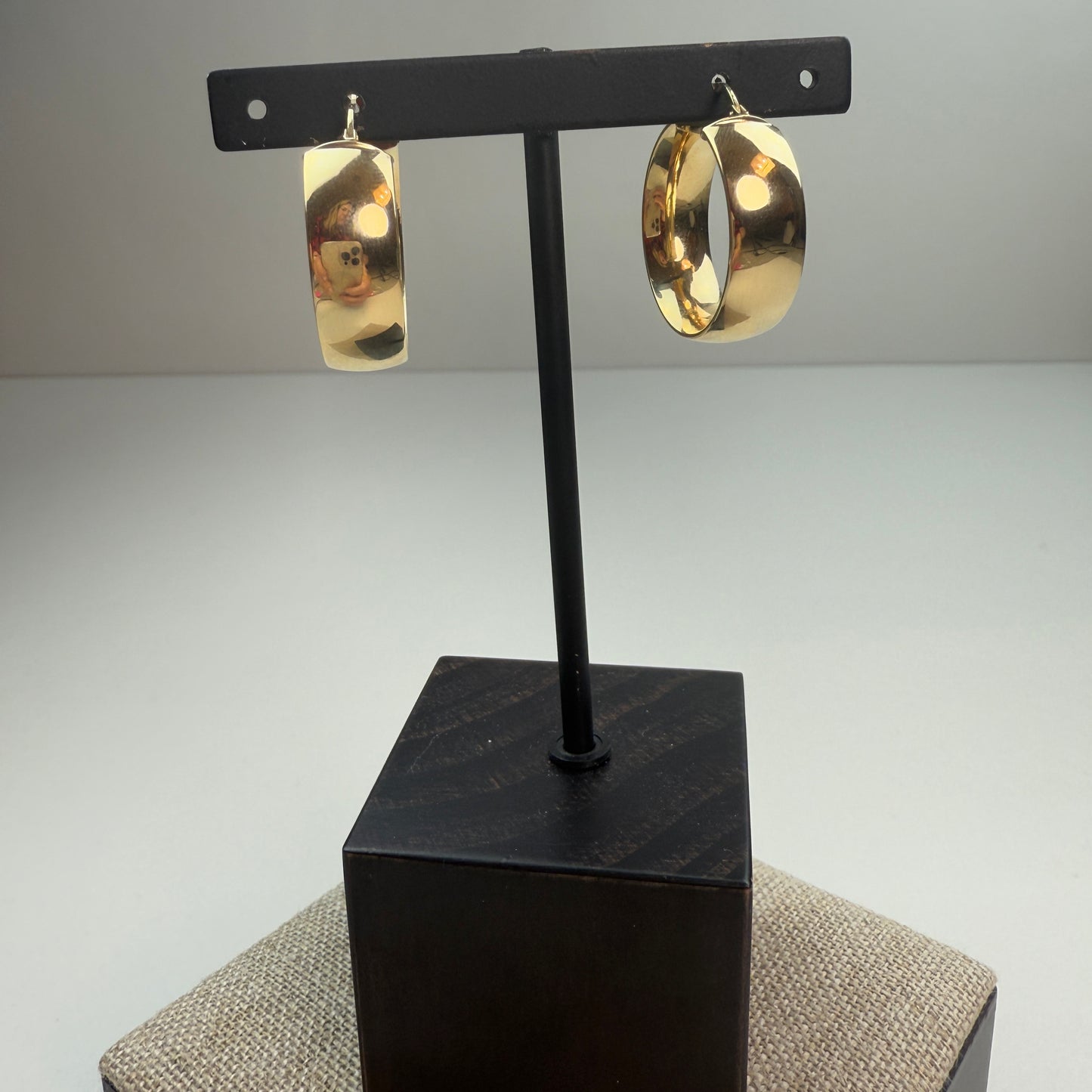 Italian High Polish Wide Hoops 10K 1" Diameter 8.8mm Wide 4.9g Yellow Gold