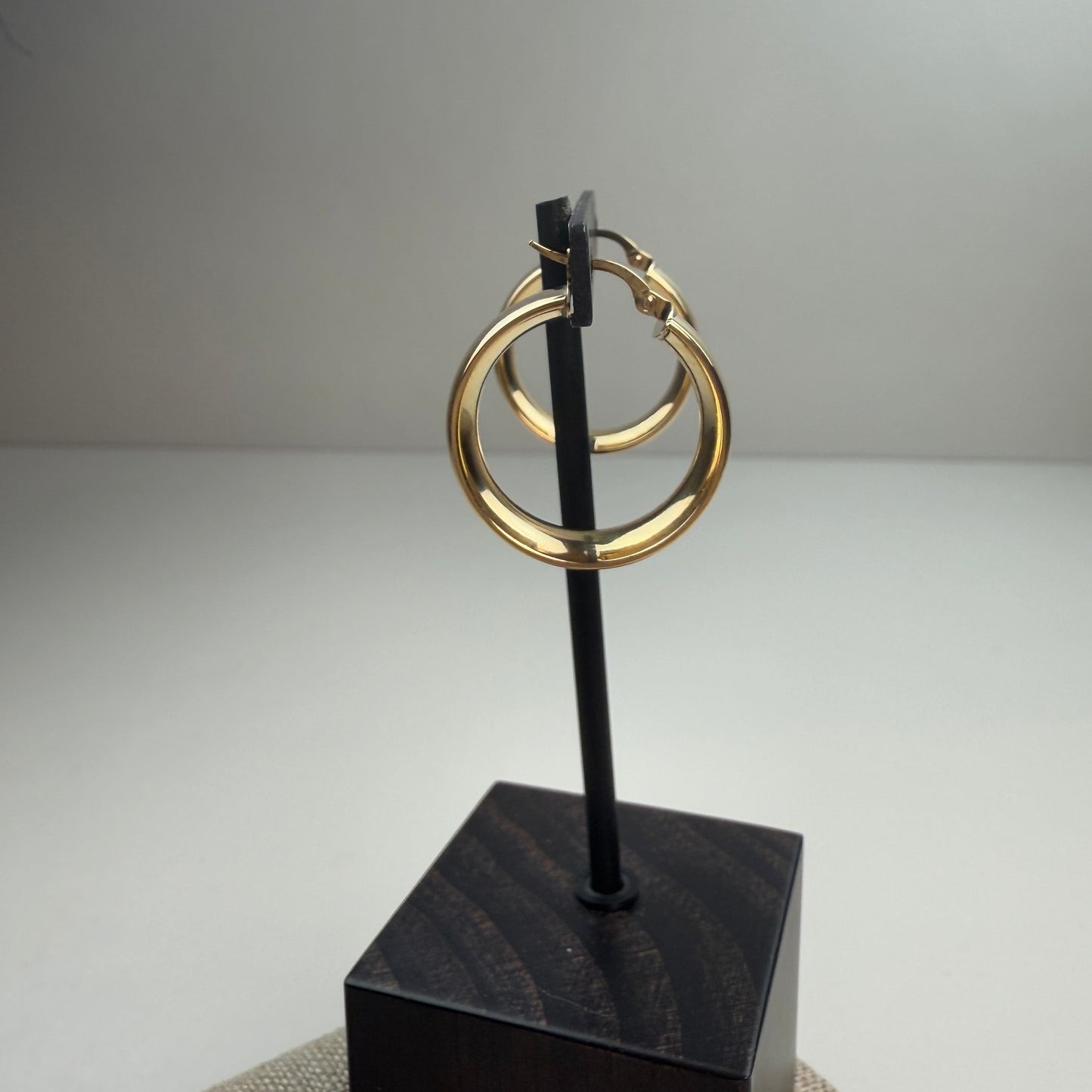 Italian High Polish Wide Hoops 10K 1" Diameter 8.8mm Wide 4.9g Yellow Gold