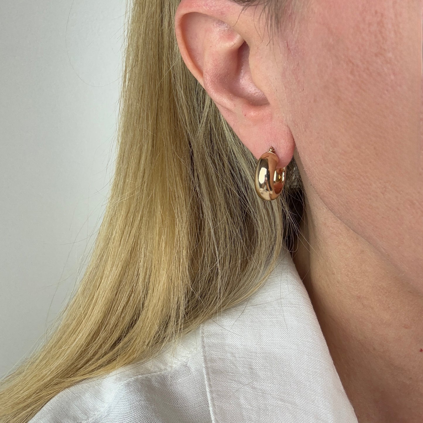 Italian 14K High Polish Rounded Dome Hoop Earrings .66" 1.87g 6.4mm Wide