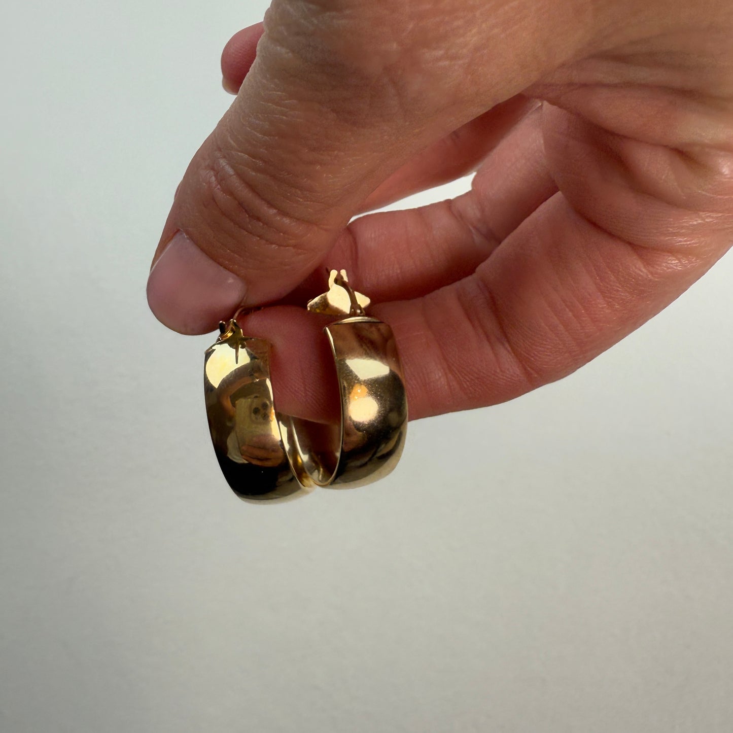 Italian High Polish Wide Hoops 10K 1" Diameter 8.8mm Wide 4.9g Yellow Gold