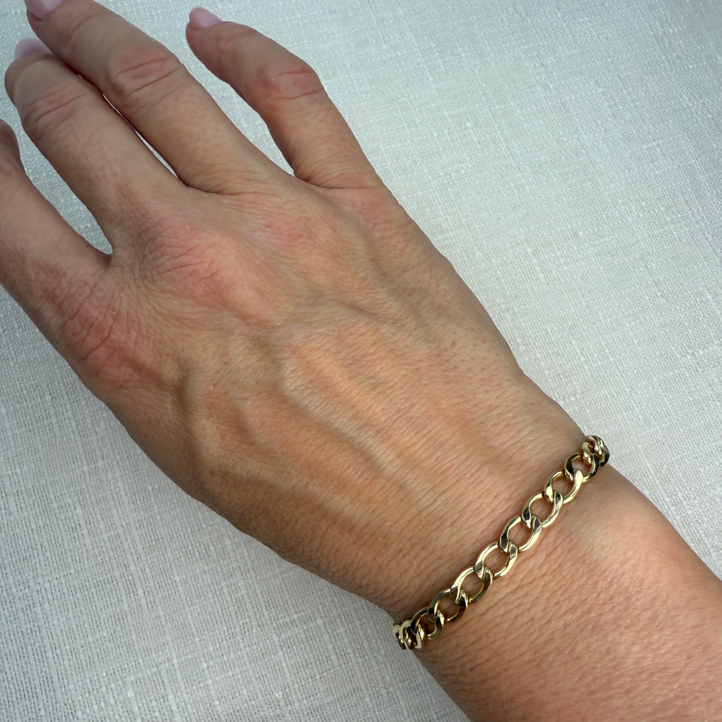 6.5" Solid 10K Gold Oval Curb Link 5.5mm Bracelet - 6.45 g