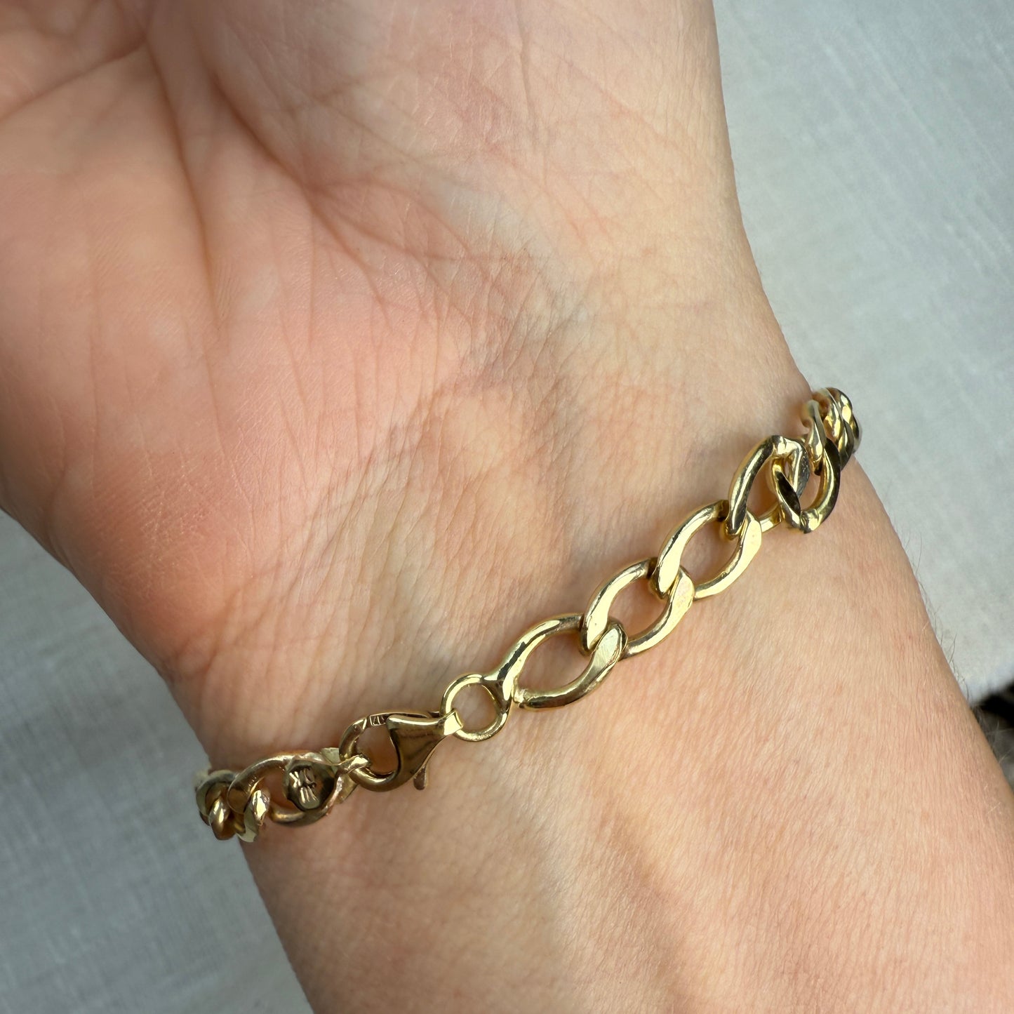 6.5" Solid 10K Gold Oval Curb Link 5.5mm Bracelet - 6.45 g