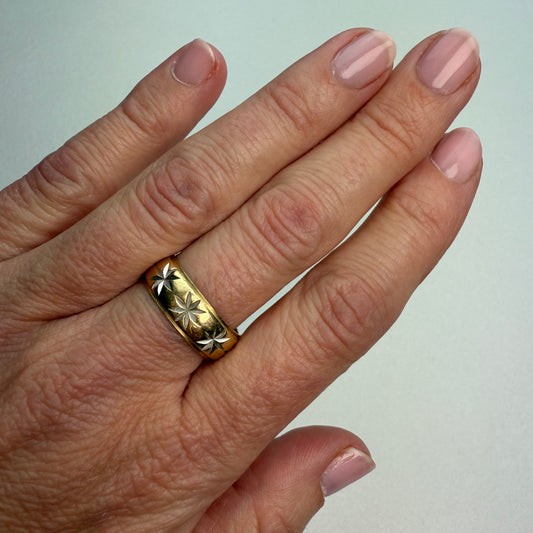 14K Vintage ArtCarved Comfort Fit Two-toned Starburst Gold Band 6.75mm, Size 8