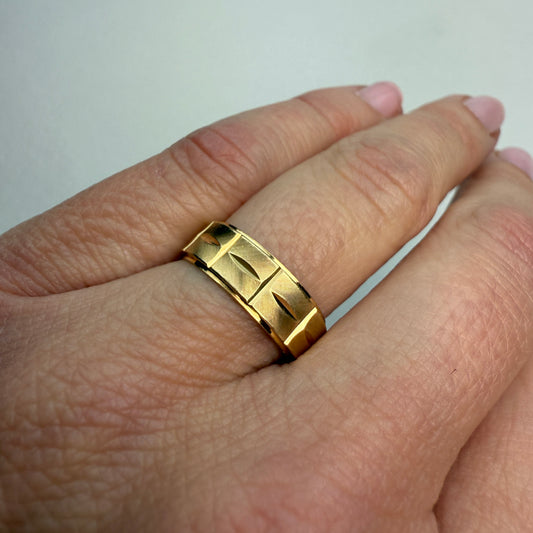 14K Vintage ArtCarved Mid-century Modernist Geometric Yellow Gold Band 5.80mm, Size 5.5