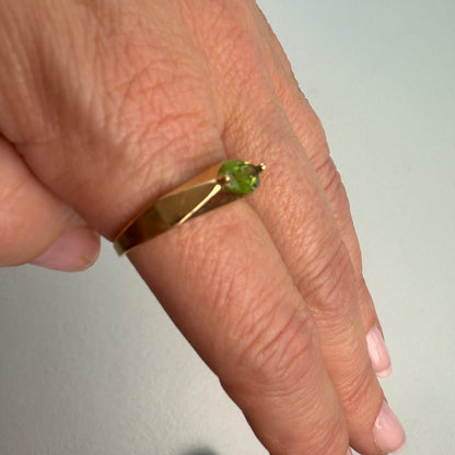 Modern East West Set Marquise Green Peridot 14K Yellow Gold Ring, Size 8.75