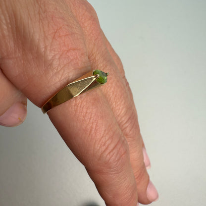 Modern East West Set Marquise Green Peridot 14K Yellow Gold Ring, Size 8.75