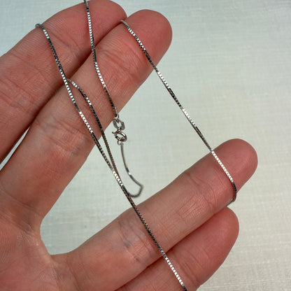 18" Italian Solid 14K White Gold Box Chain .8mm, 1.77g