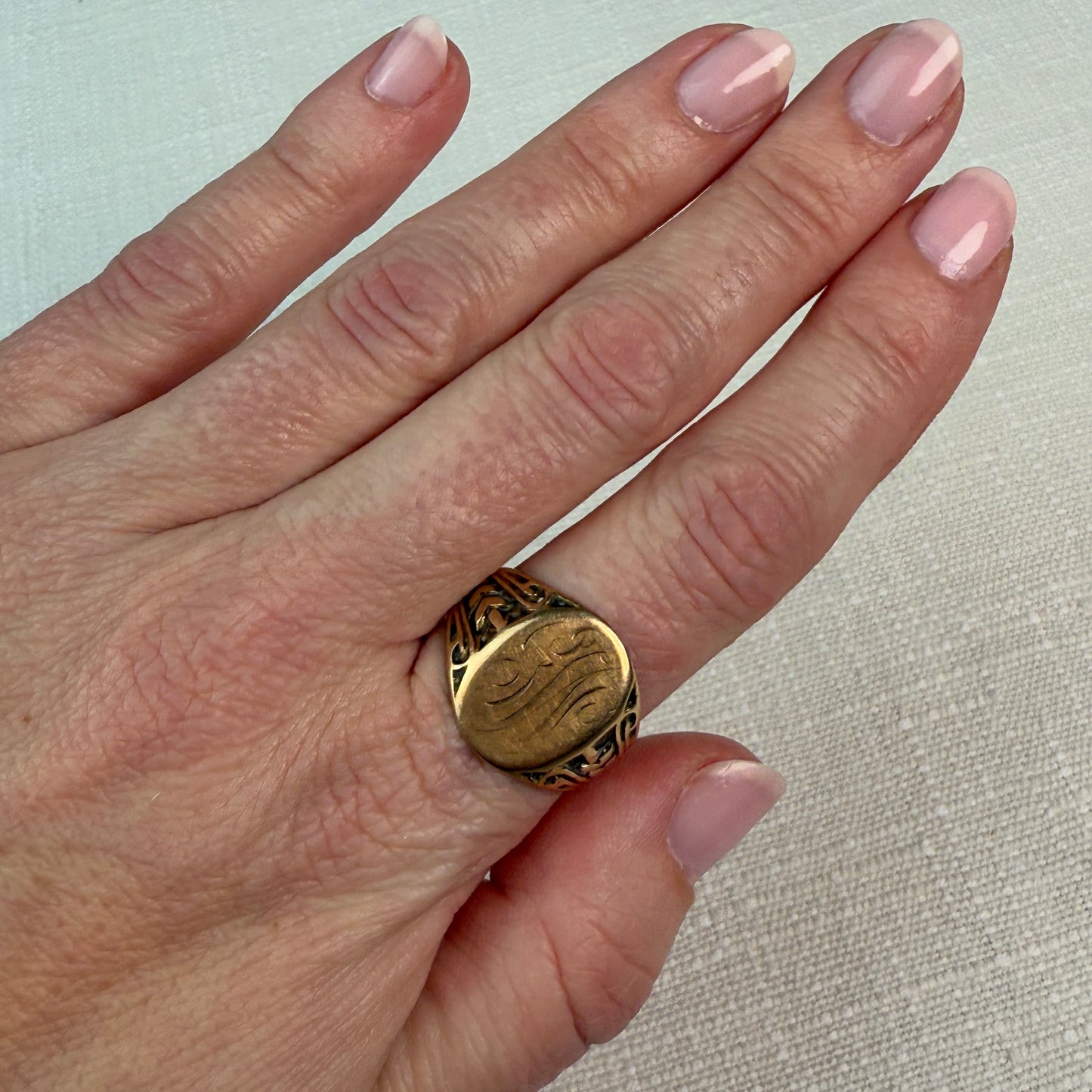 Vintage 14K Yellow Gold Classic Monogram Signet Ring Size 9.5